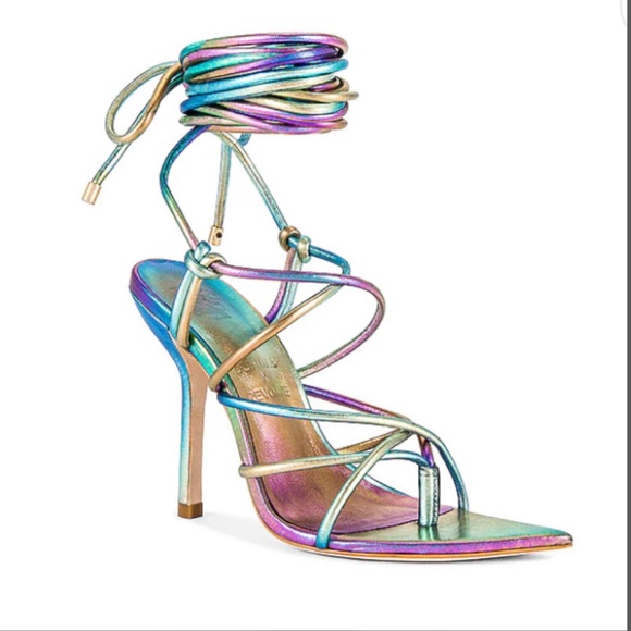 Comes with Original Box Iggy Heel in Multi
DUNDAS x REVOLVE, 7.5 - Picture 3 of 14